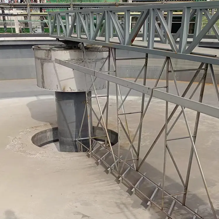 Peripheral mud scraper