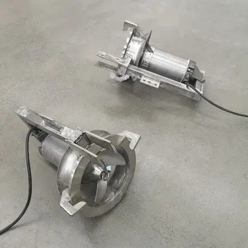 Non-clogging through-the-wall reflux pump for wastewater treatment