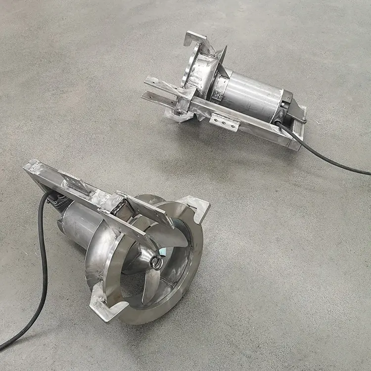 Non-clogging through-the-wall reflux pump for wastewater treatment