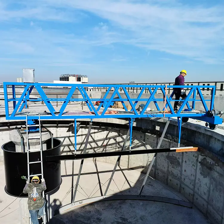 Peripheral drive scraper for sedimentation tank