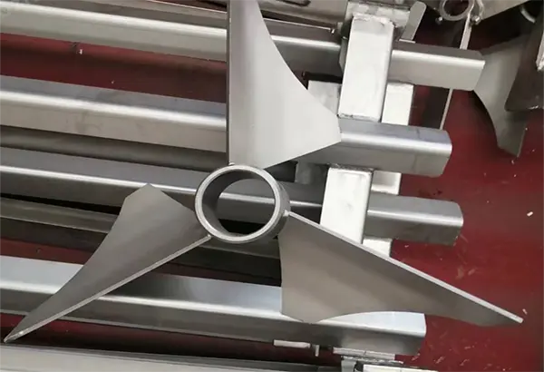 Pengadun dayung menegak